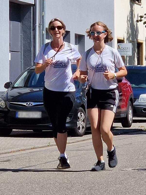 Mitarbeiter/innen beim Laufen