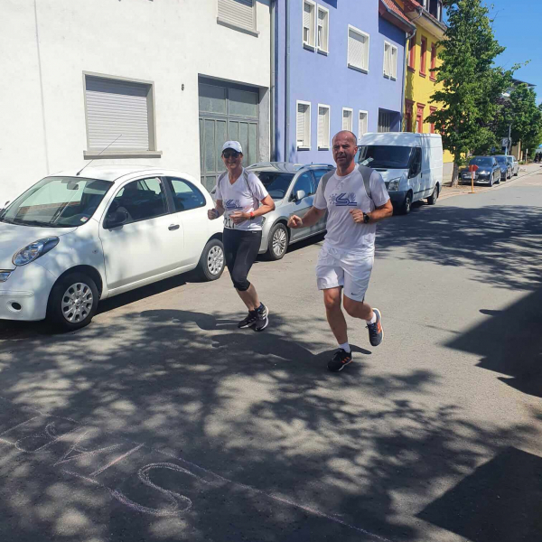 Mitarbeiter/innen beim Laufen