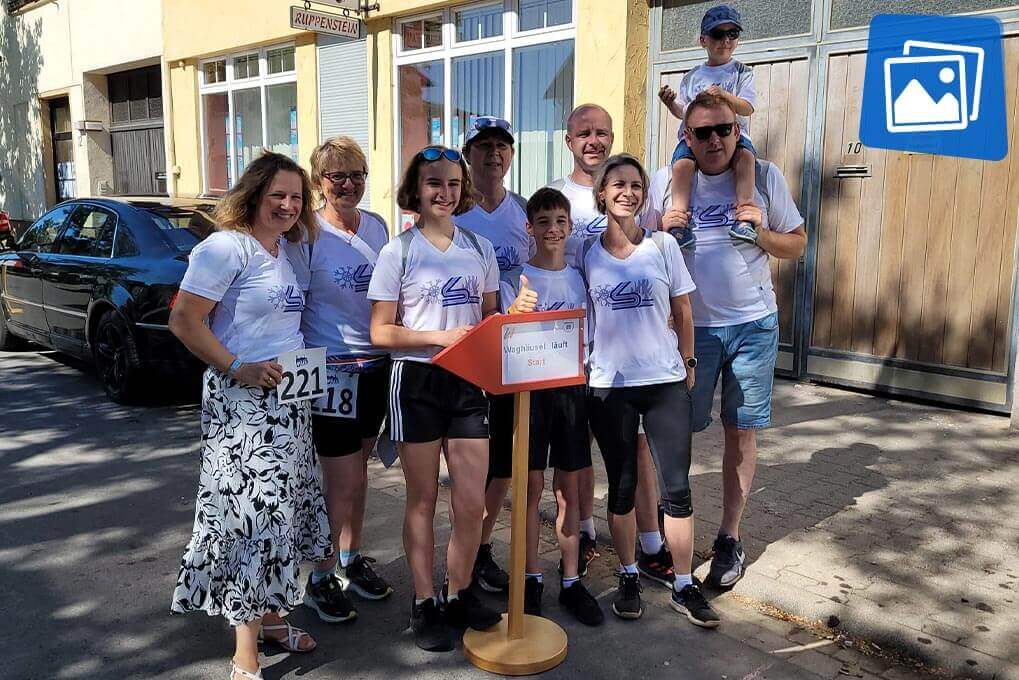 Unternehmen 24 2 Frauen laufen beim Firmenlauf